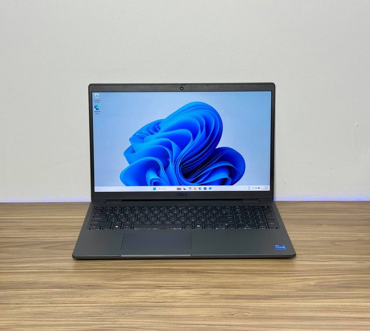 Notebook Dell i7 13th Generación, Teclado Retroiluminado, 16 de RAM y 512 NVMe M.2 SSD SemiNuevo